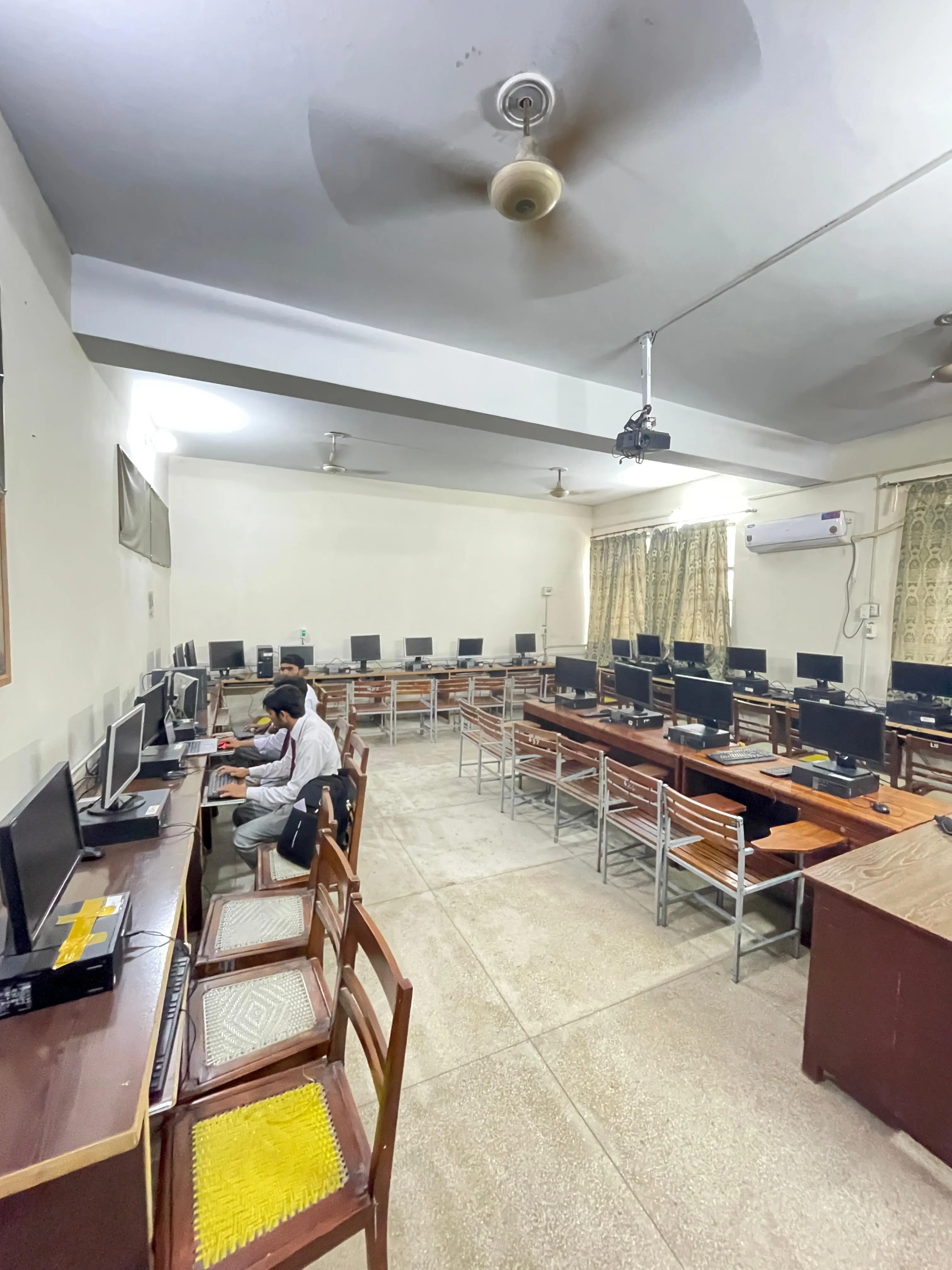 High-End Computer Lab